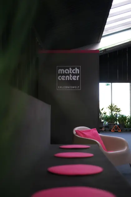 Lounge-Bereich im match center Erlebniswelt