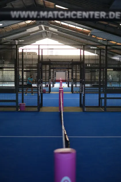 Indoor-Padel-Court im match center Erlebniswelt