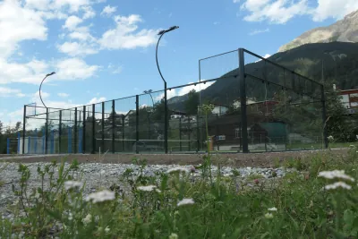 Padel La Nars con vista sulle montagne